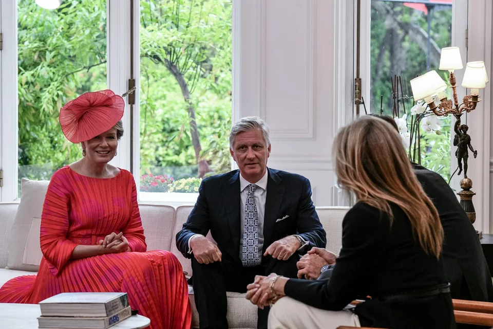Το ζεύγος Κυριάκου και Μαρέβας Μητσοτάκη με το  βασιλιά Φίλιππο και τη βασίλισσα Ματθίλδη του Βελγίου στο Μαξίμου -Φωτογραφία: ΤΑΤΙΑΝΑ ΜΠΟΛΑΡΗ / EUROKINISSI