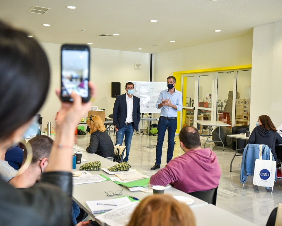 Κώστας Μπακογιάννης και Στάθης Καλογερόπουλος μιλούν στους συμμετέχοντες