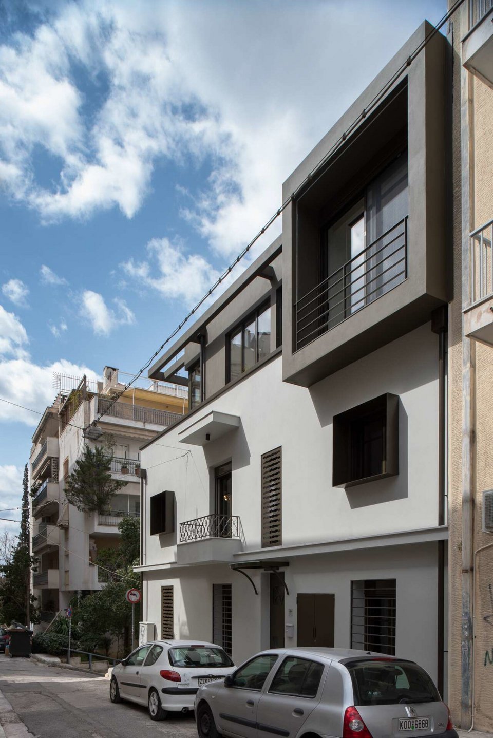 Μετά ανέλαβε το αθηναϊκό γραφείο «Magi Goga Architecture».