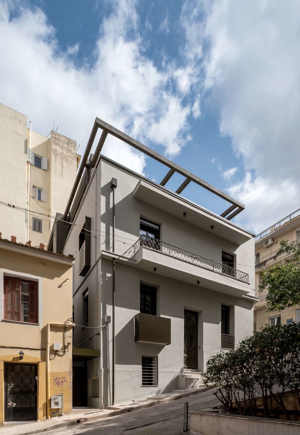 Οι κατοικίες «Ουρανός» στη Νεάπολη Εξαρχείων με την υπογραφή του αρχιτεκτονικού γραφείου της Μάρης Γκόγκα.