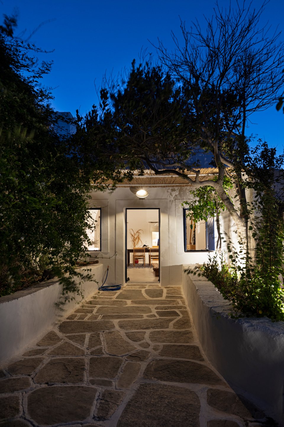 Ενα σπίτι στη Σίκινο με την υπογραφή των Kapsimali Architects