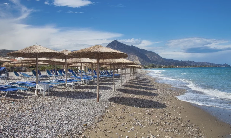 παραλίες μια ανάσα απο Αθήνα Πευκιάς Ξυλόκαστρο