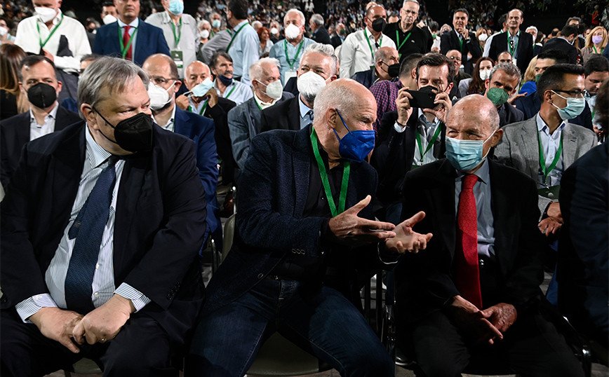 Ενωτικό κλίμα -Βενιζέλος, Παπανδρέου, Σημίτης στην πρώτη σειρά στο συνέδριο