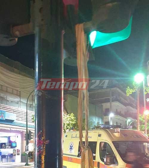 θηλιά κρεμασμένη σε φανάρι στην Πάτρα