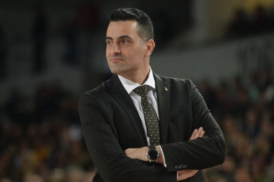Ο Έλληνας προπονητής της Γαλατά, Ανδρέας Πιστιόλης / Φωτογραφία: Twitter