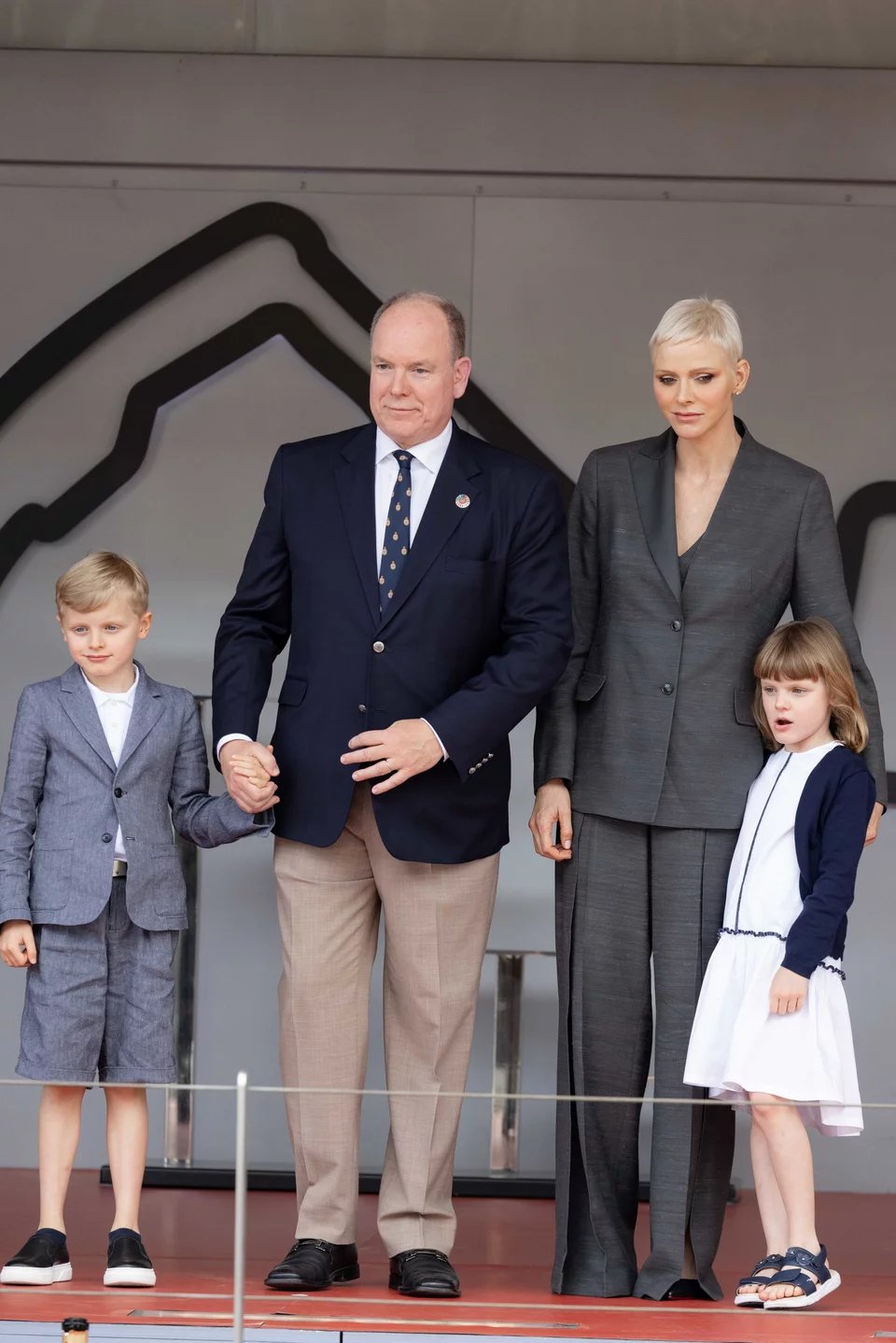 Πριγκίπισσα Σαρλίν και πρίγκιπα Αλβέρτος με τα παιδιά τους