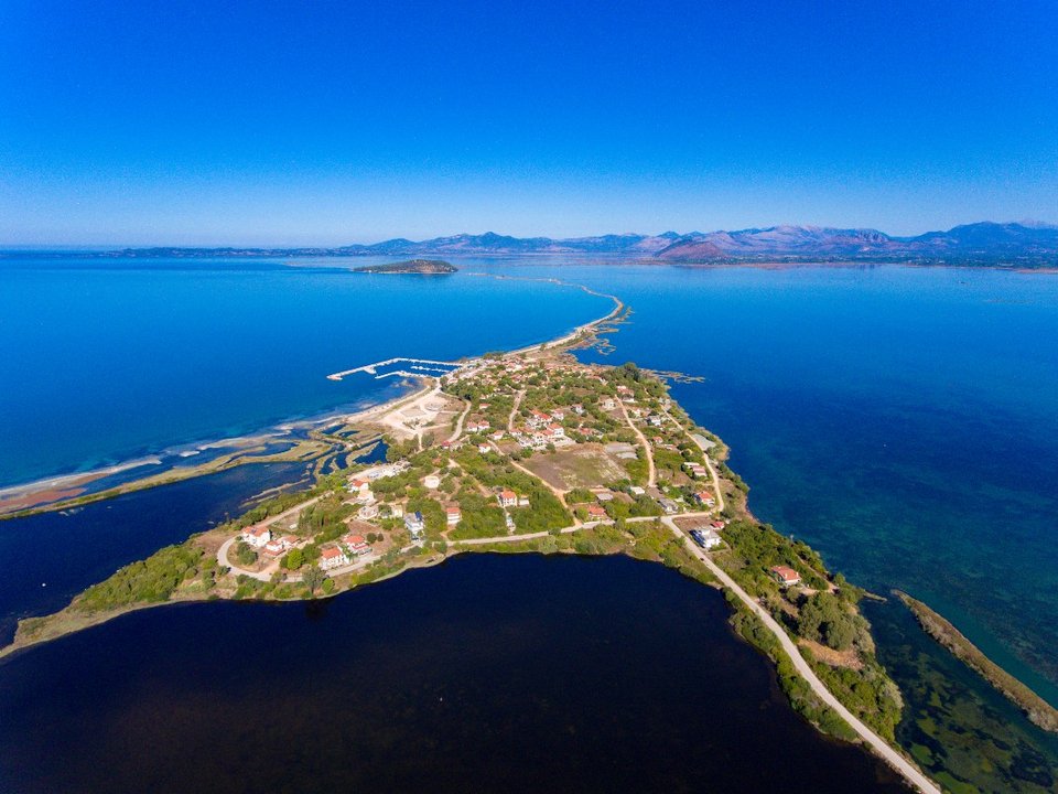 Κορωνισία ψαροχώρι στην Άρτα