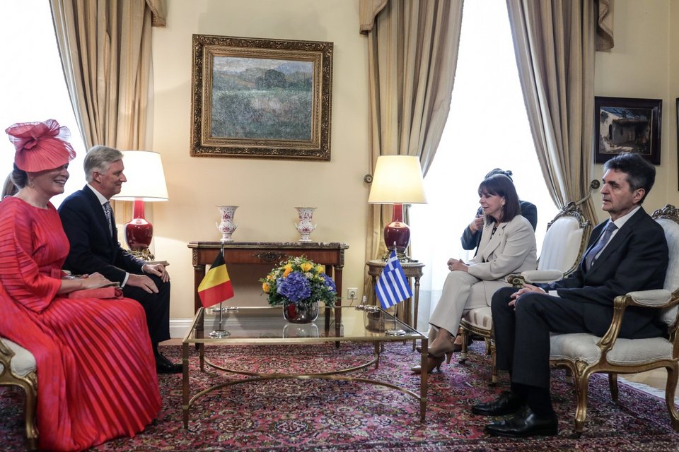 Η πρόεδρος της Δημοκρατίας Κ. Σακελλαροπούλου με τον σύντροφό της Παύλο Κοτσώνη και το βασιλικό ζεύγος του Βελγίου -Φωτογραφία: ΓΤ ΠτΔ ΜΑΝΩΛΟΠΟΥΛΟΣ ΘΟΔΩΡΗΣ