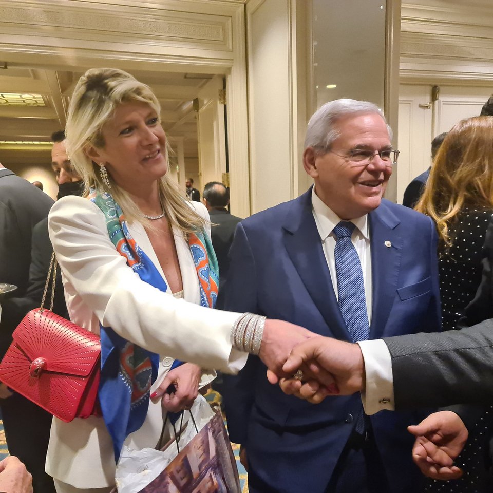 Τα φιλιά Ρόμπερτ και Ναντίν Μενέντεζ στο δείπνο των ομογενώ