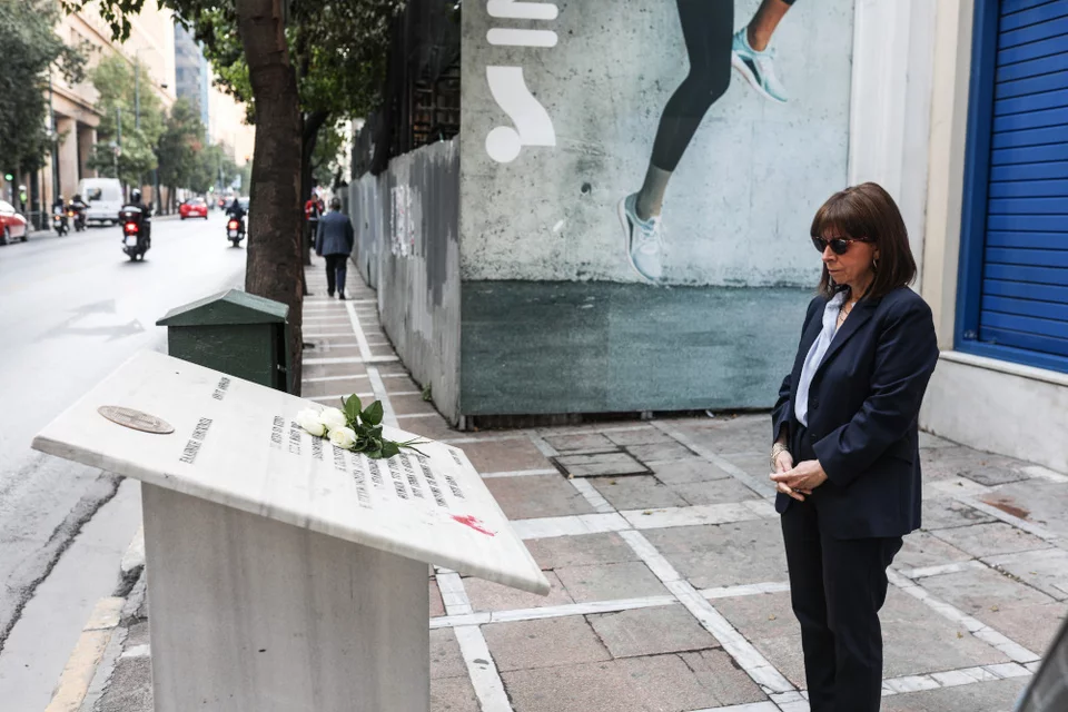Η Πρόεδρος της Δημοκρατίας τίμησε τη μνήμη των θυμάτων της Marfin