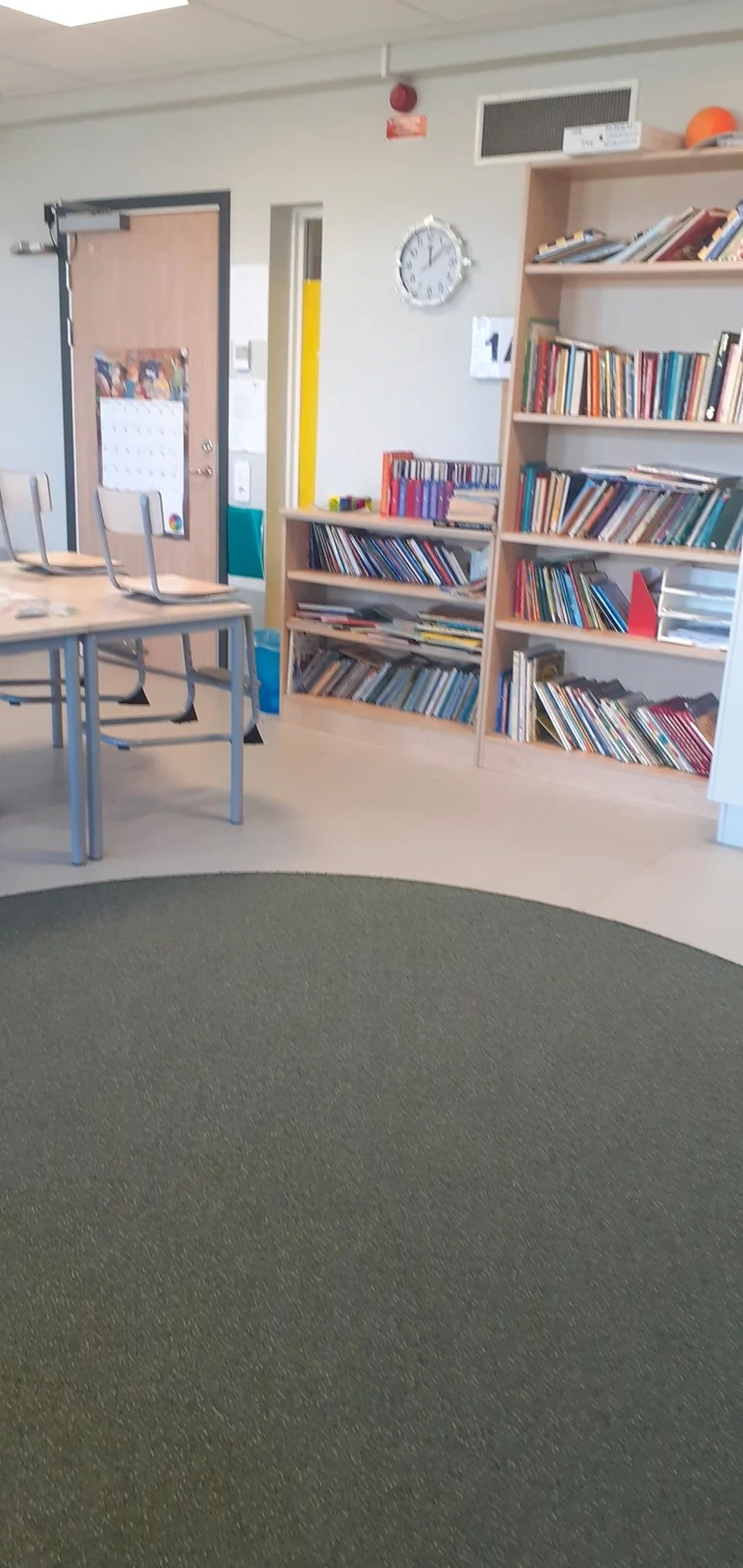 σουηδικό σχολείο τάξη με χαλί