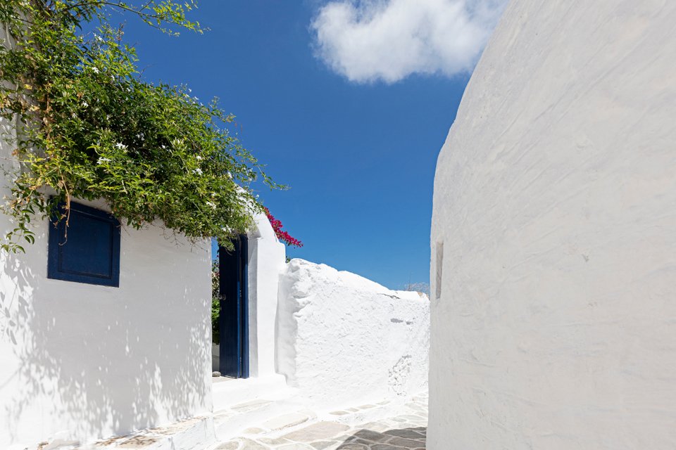 Ενα σπίτι στη Σίκινο με την υπογραφή των Kapsimali Architects