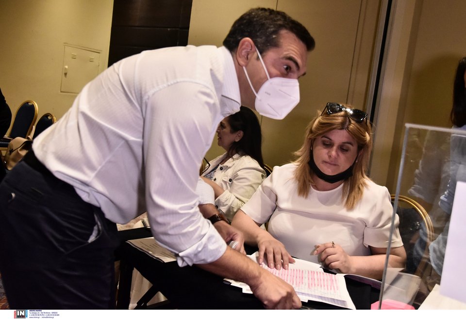 O Aλέξης Τσίπρας ψηφίζει στην ΚΕ
