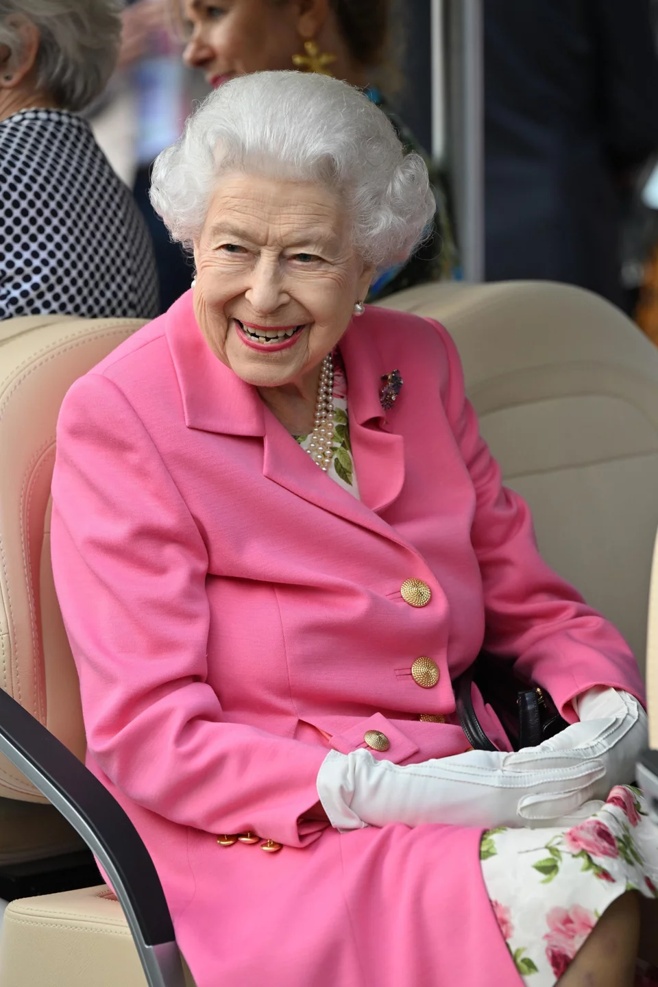 βασίλισσα ελισάβετ ροζ παλτό 