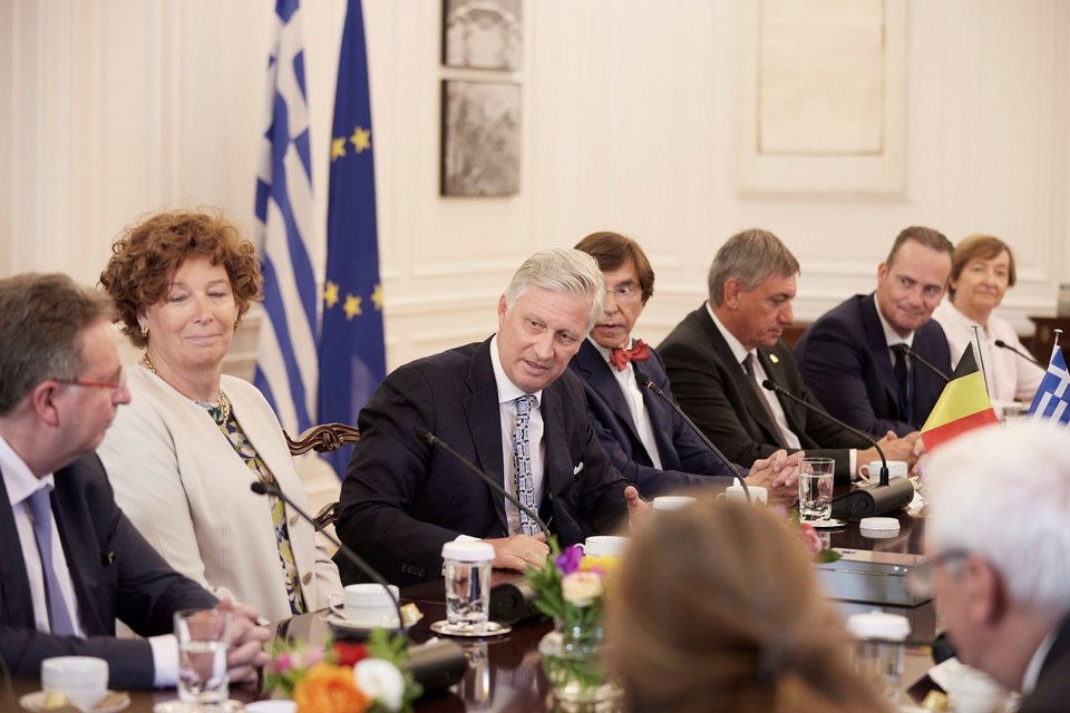 Ο Βασιλιάς του Βελγίου στις διευρυμένες συζητήσεις με την ελληνική κυβέρνηση στο Μαξίμου -Φωτογραφία: ΓτΠ ΠΑΠΑΜΗΤΣΟΣ ΔΗΜΗΤΡΗΣ