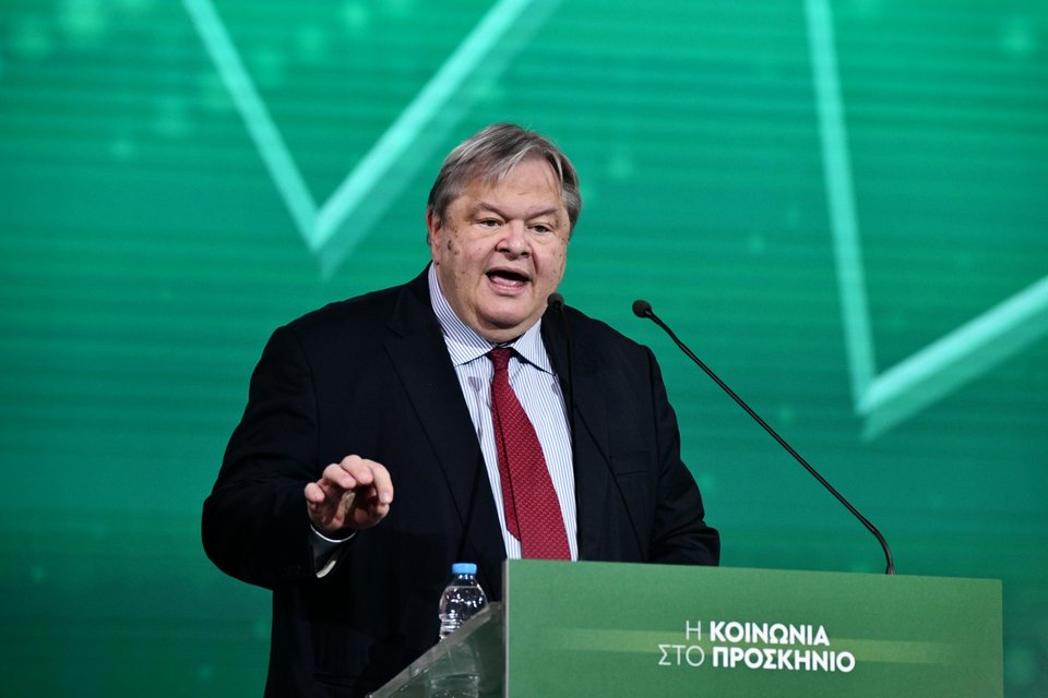 Ο Ευ. Βενιζέλος στο βήμα του Συνεδρίου του ΠΑΣΟΚ