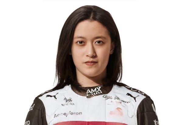 Formula 1 Πώς θα ήταν o Zhou Guanyu αν ήταν γυναίκα