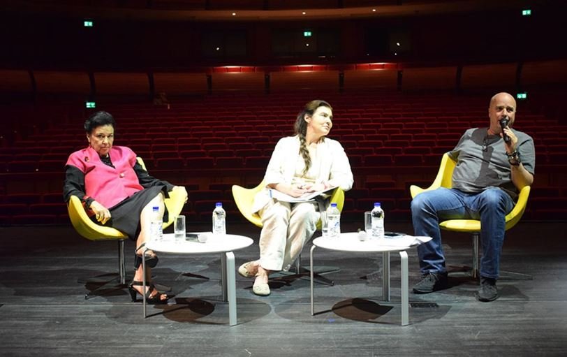  Η Μαρίνα Λαμπράκη Πλάκα, η τότε υπουργός Πολιτισμού Λυδία Κονιόρδου και ο Ανδρέας Δρακόπουλος κατά την ανακοίνωση της δωρεάς 13 εκατομμυρίων ευρώ στην Εθνική Πινακοθήκη / Μαρίλενα Κατσίνη 