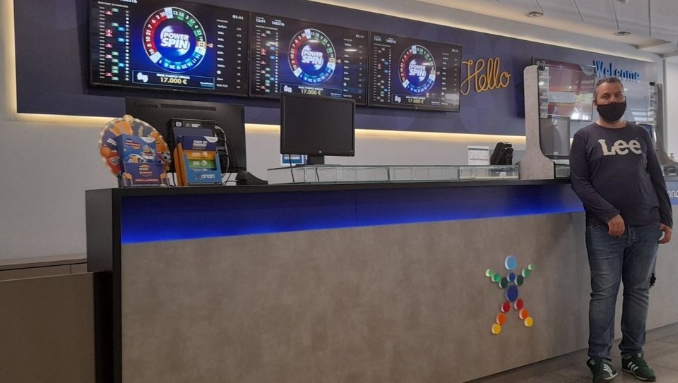 Το κατάστημα ΟΠΑΠ «Λάκι Στράικ» στο Περιστέρι