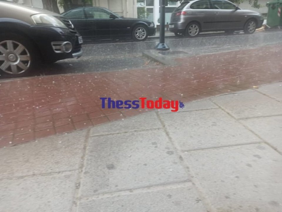 Κακοκαιρία Genesis: Ισχυρή χαλαζόπτωση στη Θεσσαλονίκη