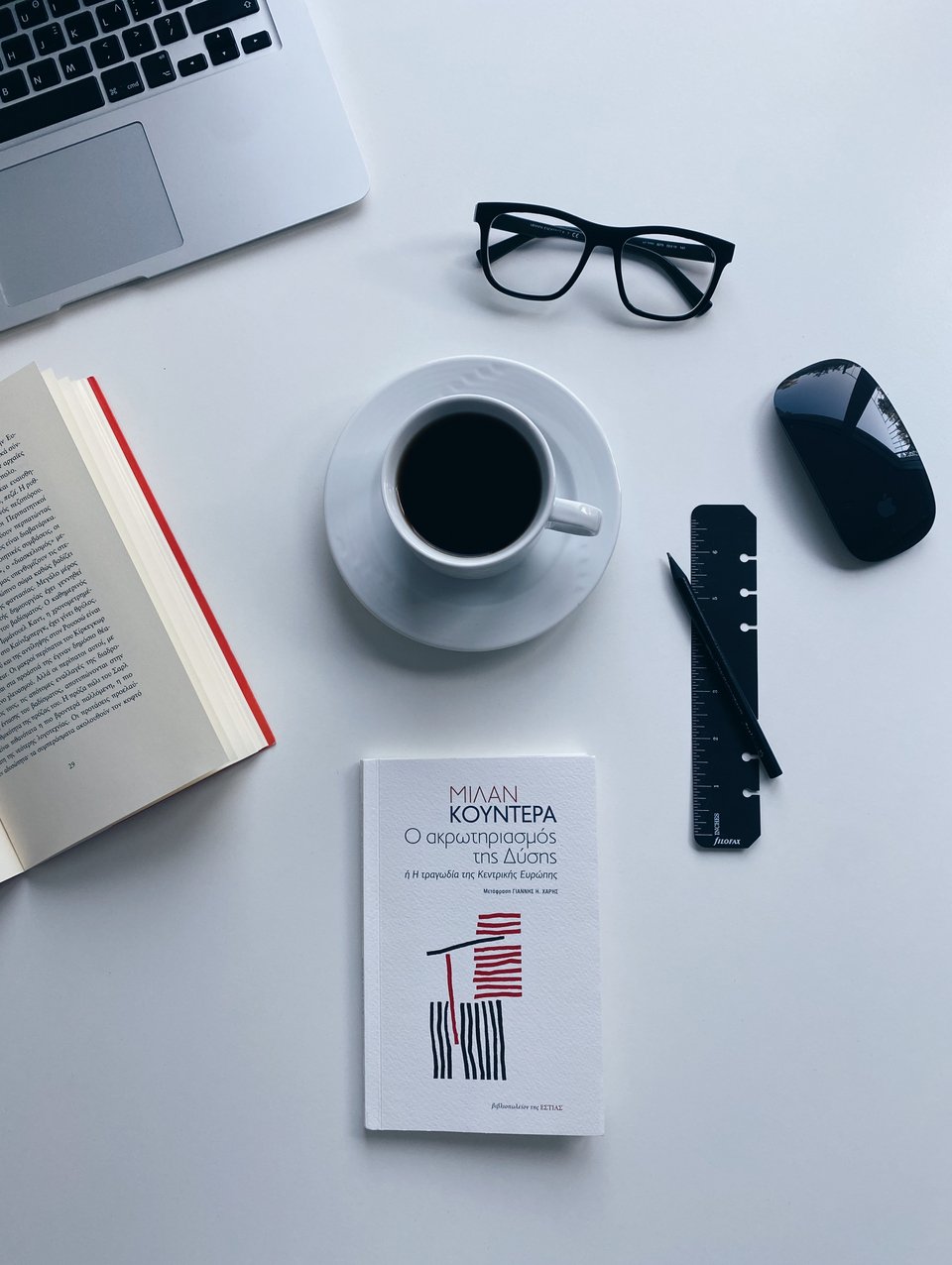 Το ιστορικό κείμενο του Μίλαν Κούντερα, αν και γραμμένο το 1967, γίνεται τραγικά επίκαιρο υπό το φως της ρωσικής εισβολής στην Ουκρανία. 