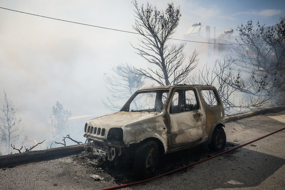 Καμένο αυτοκίνητο στη Βούλα