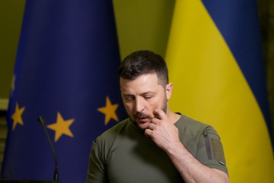 O πρόεδρος της Ουκρανίας, Βολοντίμιρ Ζελένσκι γνωρίζει ότι η καθυστέρηση στην απόκτηση του καθεστώτος υποψήφιας χώρας στην ΕΕ θα πλήξει την εξωτερική του πολιτική