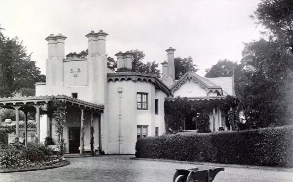To Adelaide Cottage σε παλαιότερη φωτογραφία