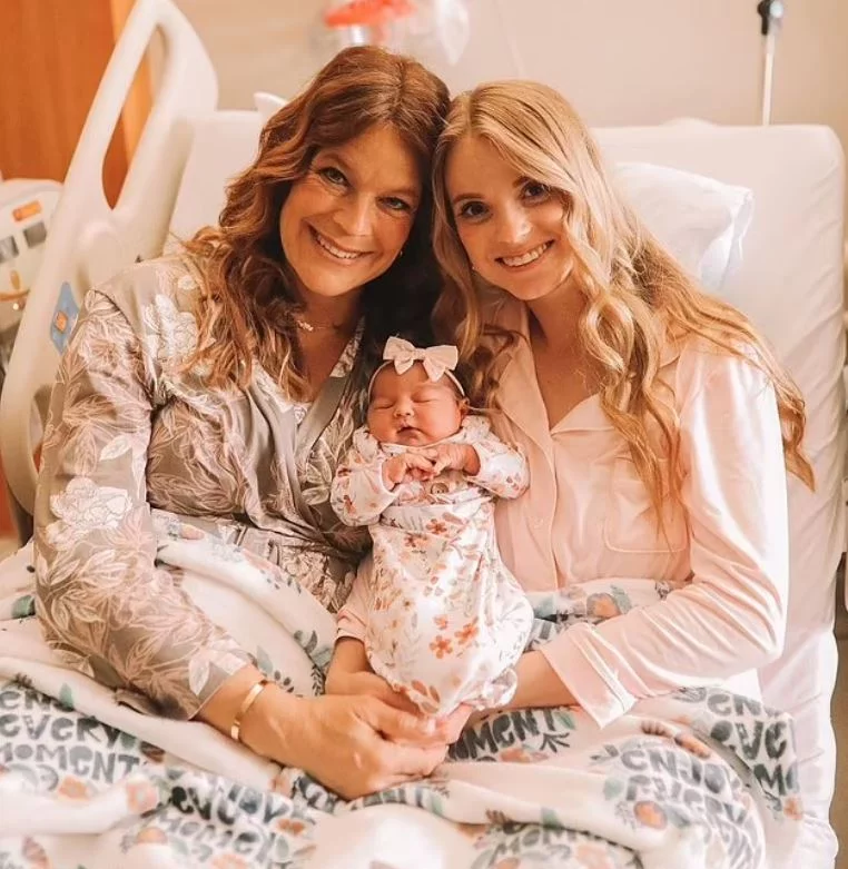 Η Chalise Smith καλωσόρισε το κοριτσάκι της 25χρονης κόρης της Kaitlyn Munoz, Alayna Kait-Chalise Munoz, στις 17 Μαΐου