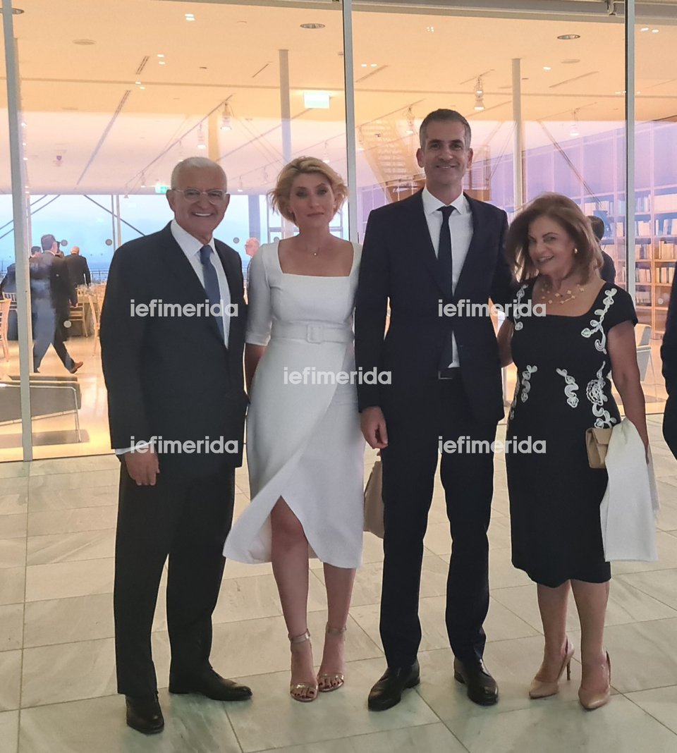 Ο Κώστας Μπακογιάννης και η Σία Κοσιώνη με το ζευγος Διαματάρης στο δείπνο που ακολούθησε στο Ιδρυμα Στ. Νιάρχος