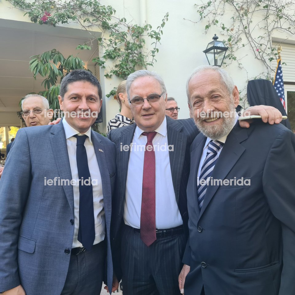Ο πρώην υφυπουργός Θεόδωρος Κασσίμης με τον Μιλτιάδη Γκουνταμάνη και τον Βαγγέλη Γκατζώνη