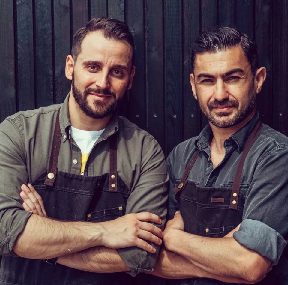 Οι Ελληνες που φτι΄παχνουν σιυβλάκια στην Κοπεγχάγη.