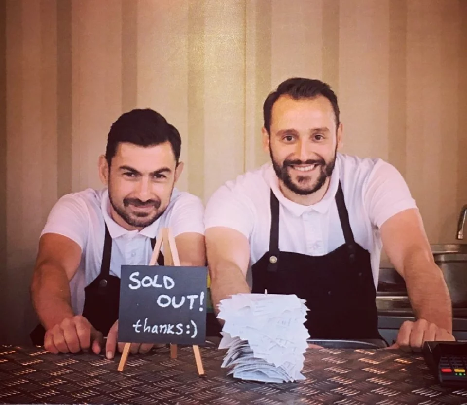 Έλληνες κάνουν μόδα τα σουβλάκια στην Κοπεγχάγη.