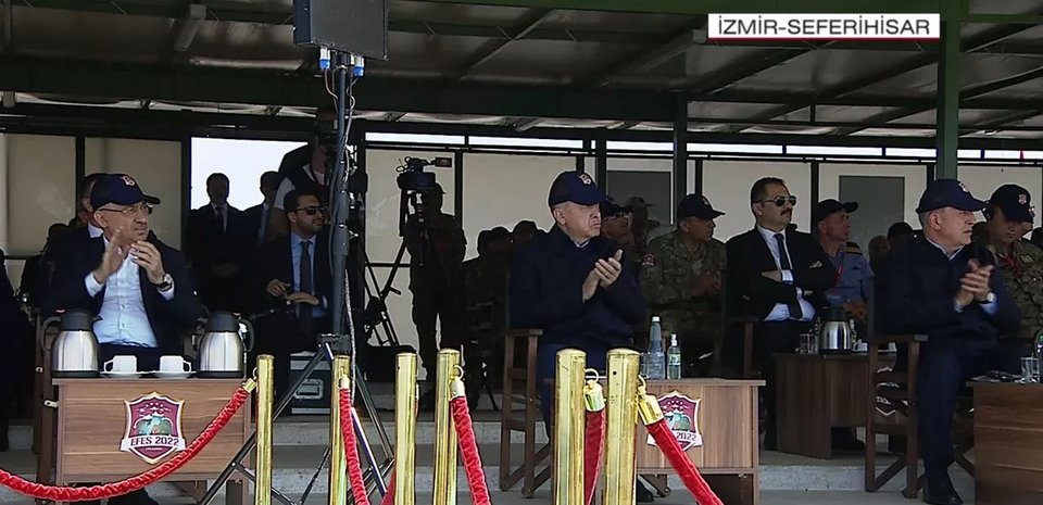 O Τούρκος αντιπρόεδρος Φουάτ Οκτάι, ο Τούρκος πρόεδρος Ταγίπ Ερντογάν και ο υπουργός Εθνικής Άμυνας Χουλουσί Ακάρ 