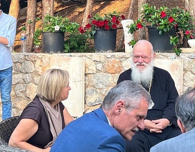 Η Μίνα Γκάγκα με τον Αρχιεπίσκοπο Ιερώνυμο / Φωτογραφία: Facebook