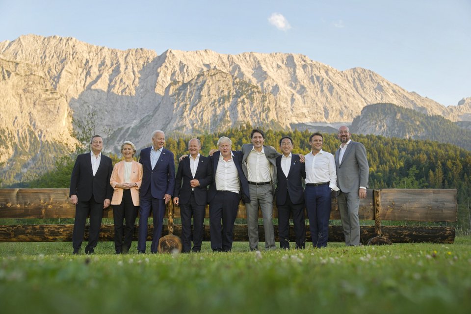 Η οικογενειακή φωτογραφία των ηγετών της G7