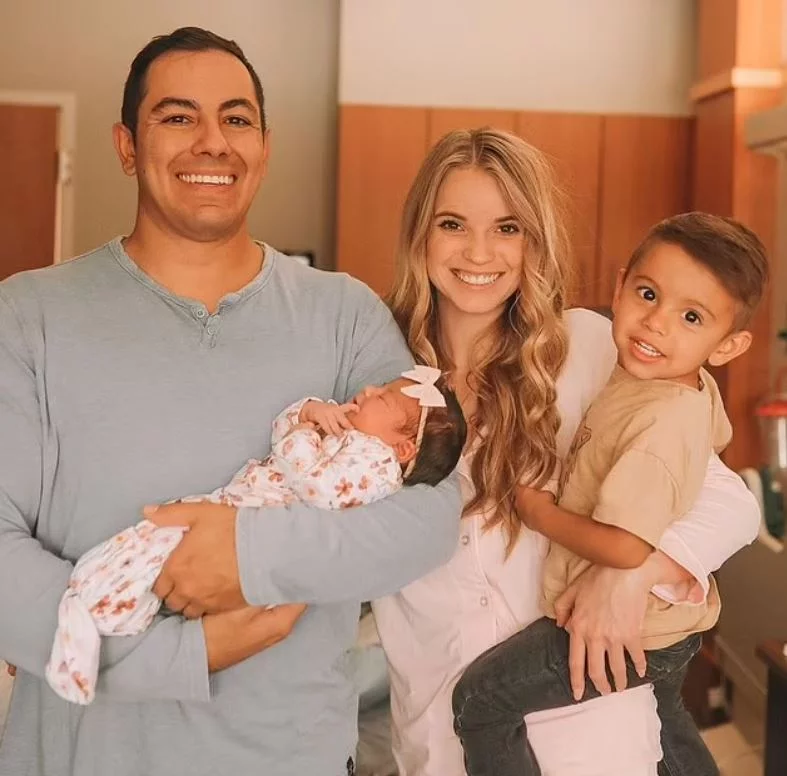 Η Kaitlyn και ο σύζυγός της, Miguel Munoz, έχουν επίσης έναν δίχρονο γιο, τον Callahan, τον οποίο μπόρεσε να κυοφορήσει