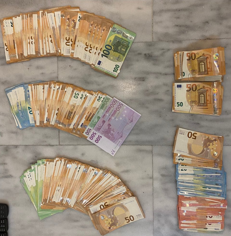 Τα χρήματα που κατάσχεσε η αστυνομία από τους τοκογλύφους / ΕΛ.ΑΣ.