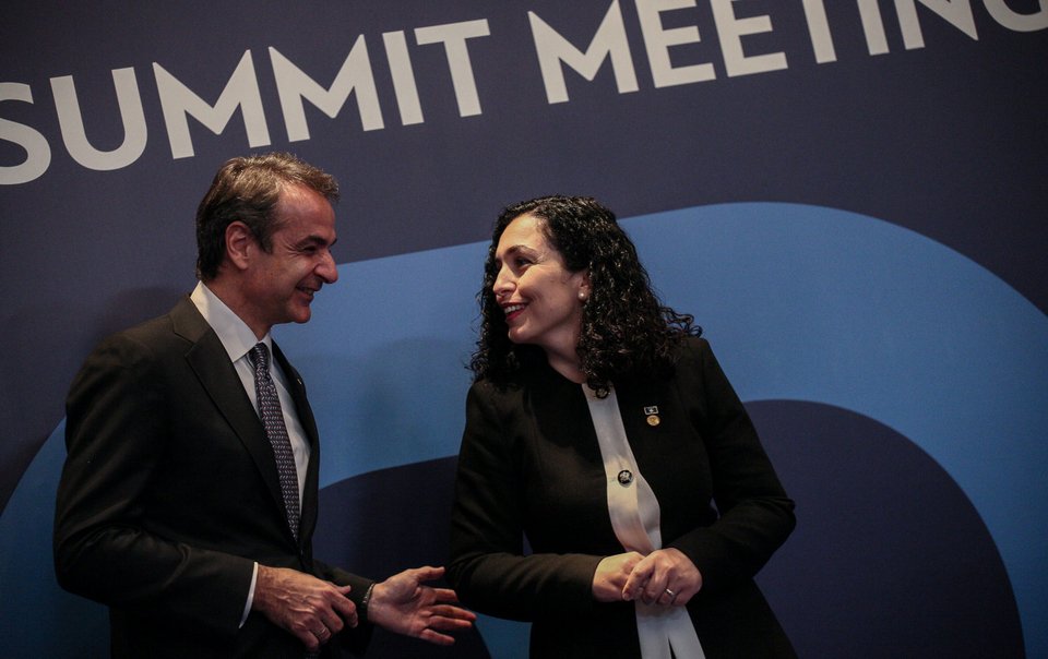 Ο Έλληνας πρωθυπουργός σε συνομιλία με τη Βιόσα Οσμάνι / Φωτογραφία: Intimenews-ΧΗΡΑΣ ΑΧΙΛΛΕΑΣ