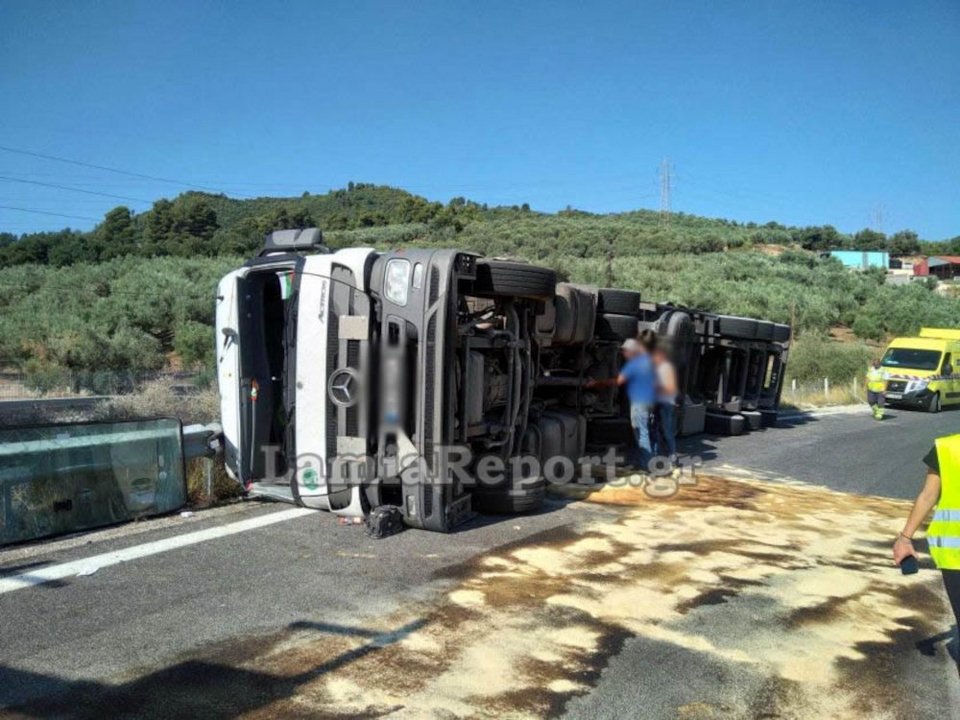 Ανατροπή νταλίκας στη Φθιώτιδα / lamiareport.gr