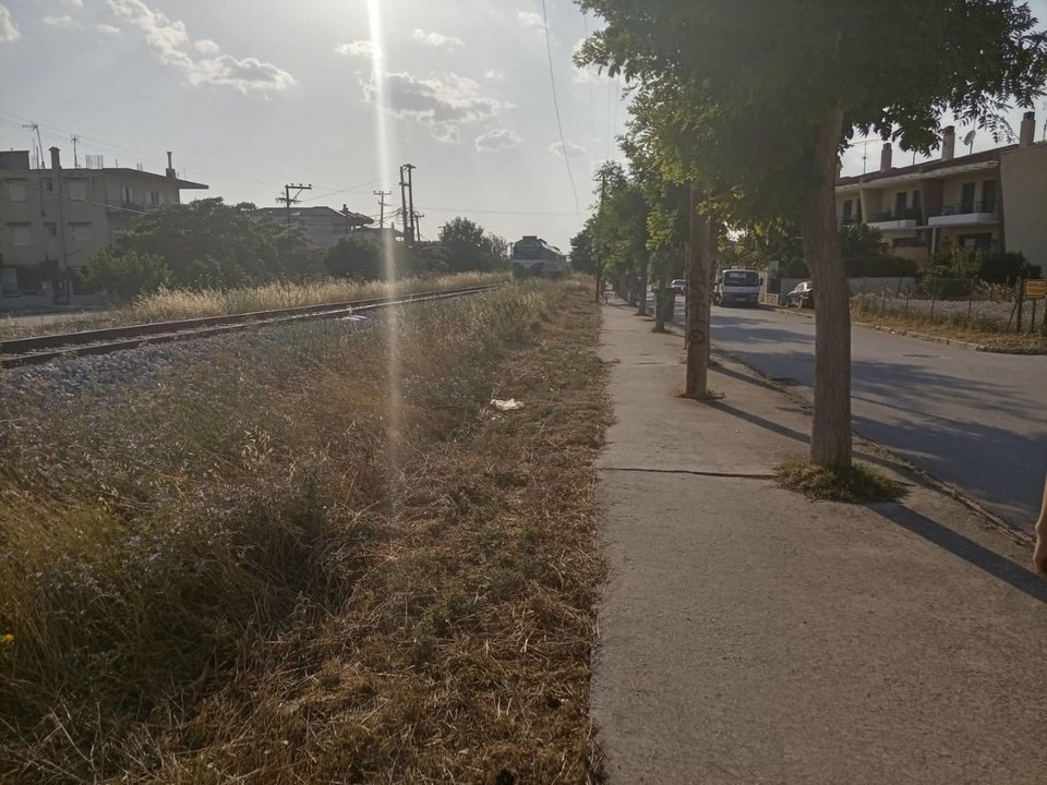 σφοδρή σύγκρουση τρένου με αυτοκίνητο στη Λάρισα