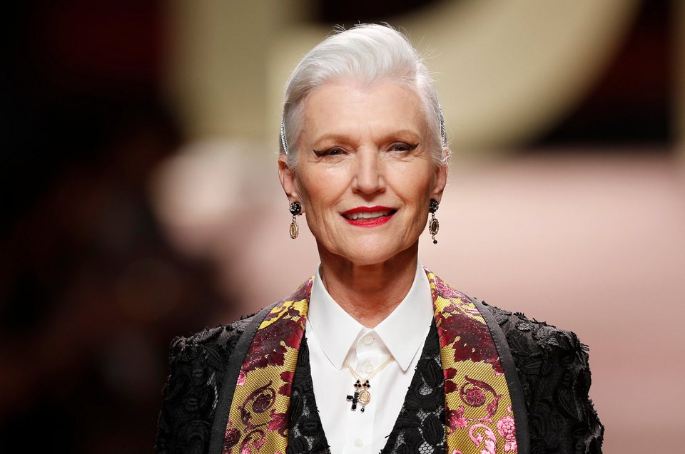 Η 73χρονη σήμερα Μέι Μασκ σε επίδειξη των Dolce & Gabbana το 2019 / Φωτογραφία: AP