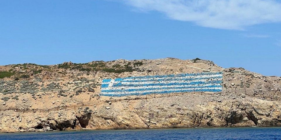 Η εικόνα που ανήρτησε ο Έλληνας πρωθυπουργός κατά την επίσκεψή του στην Ψέριμο / Φωτογραφία: Twitter