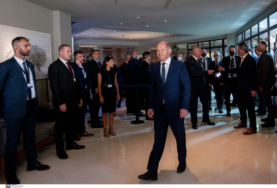 Ο Ολαφ Σολτς προσέρχεται στη συνάντηαη με Μητσοτάκη / Φωτογραφία: Intimenews/ΧΗΡΑΣ ΑΧΙΛΛΕΑΣ