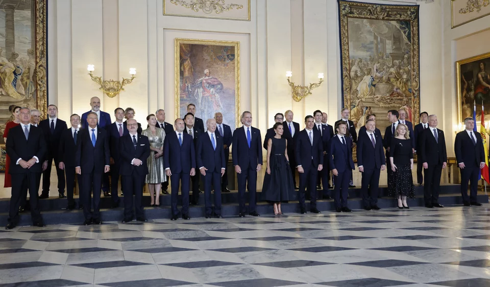 H οικογενειακή φωτογραφία των ηγετών των μελών του ΝΑΤΟ στο ισπανικό παλάτι