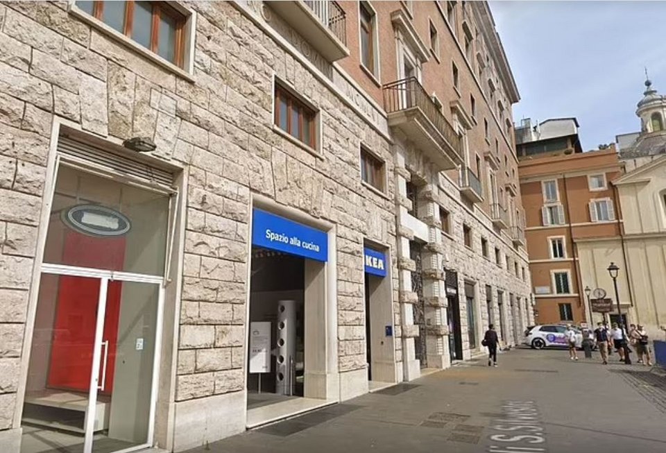 Πριν από μερικά χρόνια, στο ισόγειο του palazzo είχε ανοίξει ένα pop-up κατάστημα της Ikea