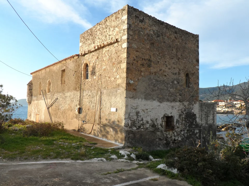 Ένα κτίριο-έμβλημα στην Καρδαμύλη έγινε σπίτι - Συγκλονιστική αλλαγή για το Παλιό Τελωνείο 17