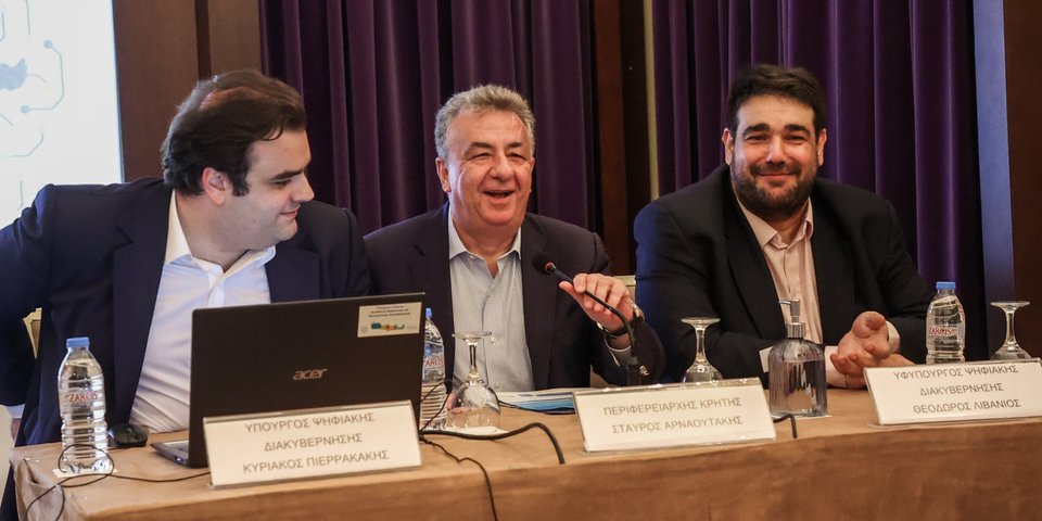 Ο Κ. Πιερρακάκης, ο Στ. Αρναουτάκης και ο Θ. Λιβάνιος στην Κρήτη / Φωτογραφία: ΣΤΕΦΑΝΟΣ ΡΑΠΑΝΗΣ/EUROKINISSI