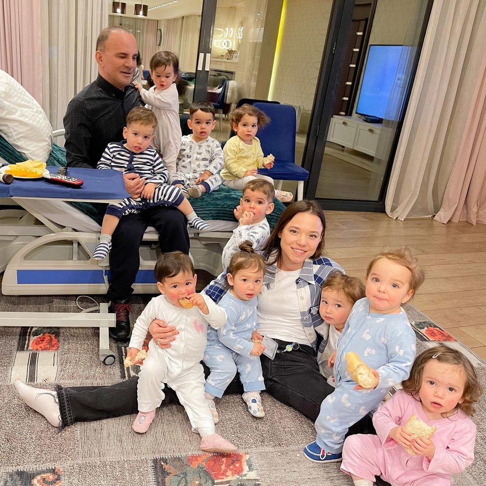 Απέκτησε 21 παιδιά σε 20 μήνες, ήθελε 105, αλλά ο Τούρκος εκατομμυριούχος  σύζυγός της συνελήφθη για ξέπλυμα - iefimerida.gr