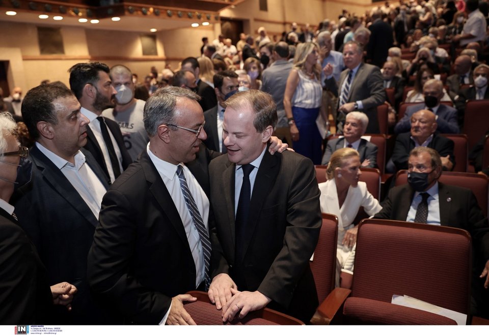 Ο ΥΠΟΙΚ Χρήστος Σταϊκούρας με τον υπουργό Μεταφορών Κ. Καραμανλή-Φωτογραφία: Intimenews/ΛΙΑΚΟΣ ΓΙΑΝΝΗΣ